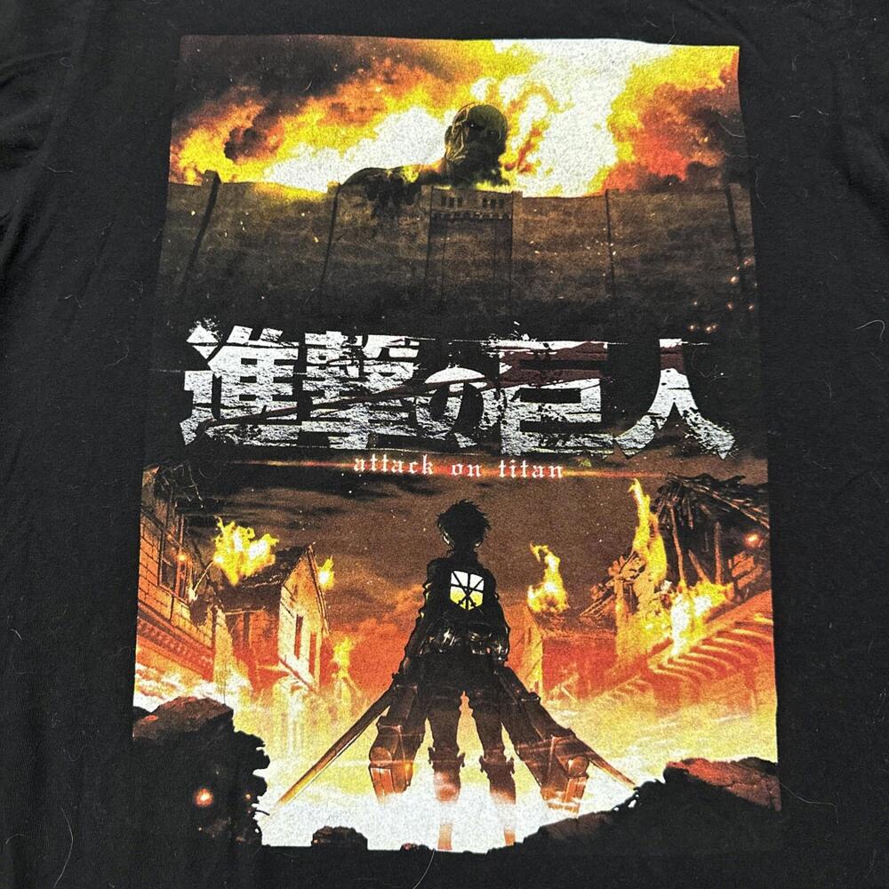 Attack on Titan Season 1 Shirt‎ Men’s Size Medium Burning Buildings